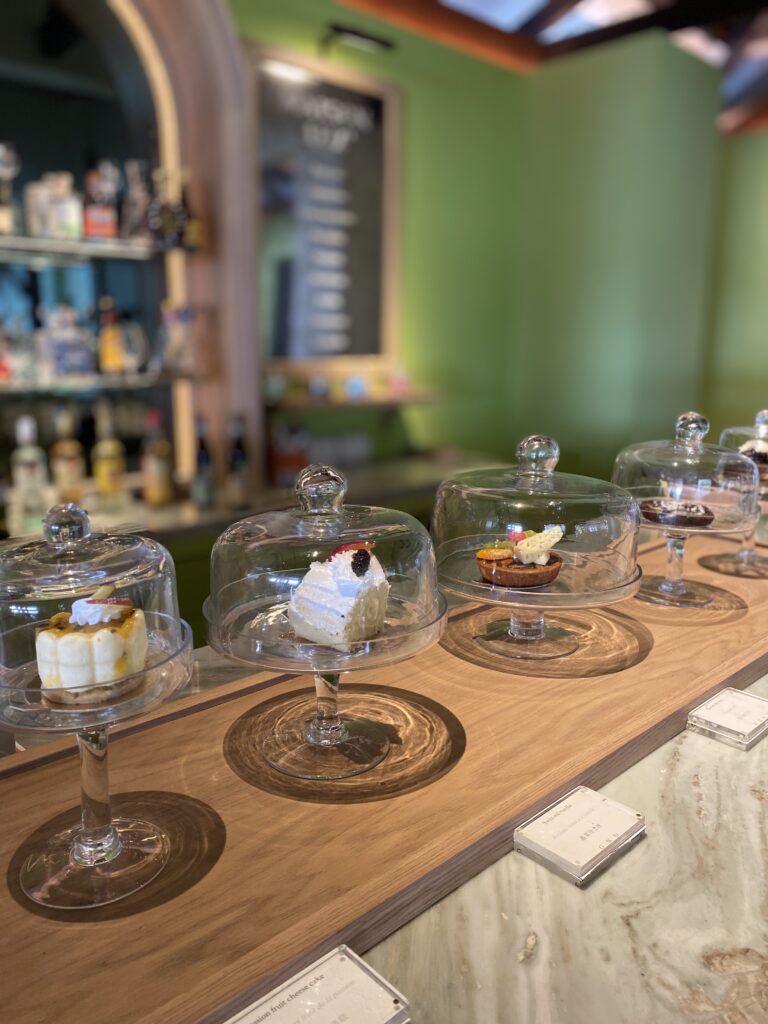 Lux Le Morne dorty a&nbsp;zákusky na&nbsp;výběr v&nbsp;restauraci a&nbsp;kavárně.