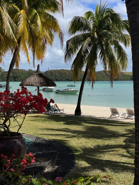 Shanrani Beachcomber resort Mauricius výhled na pláž.